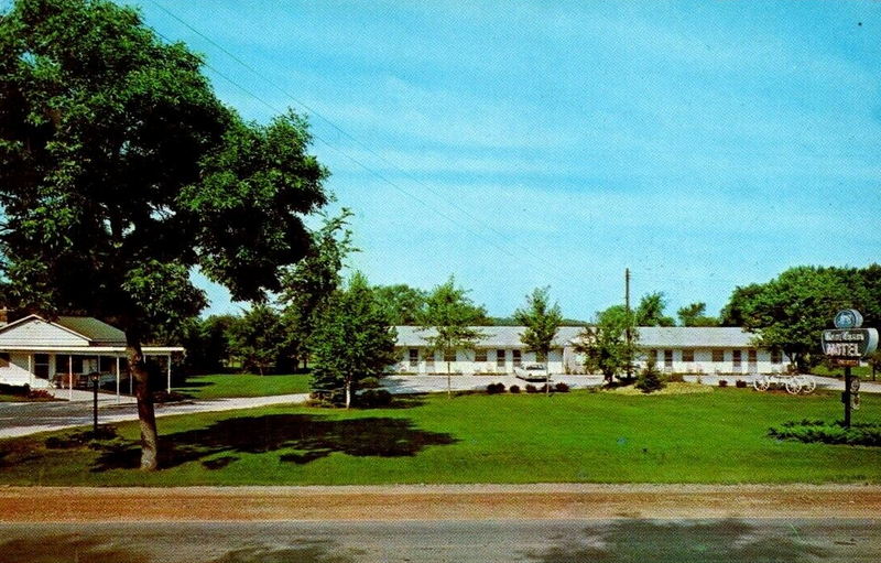 White Wagon Motel and Coffee Shop - Vintage Postcard